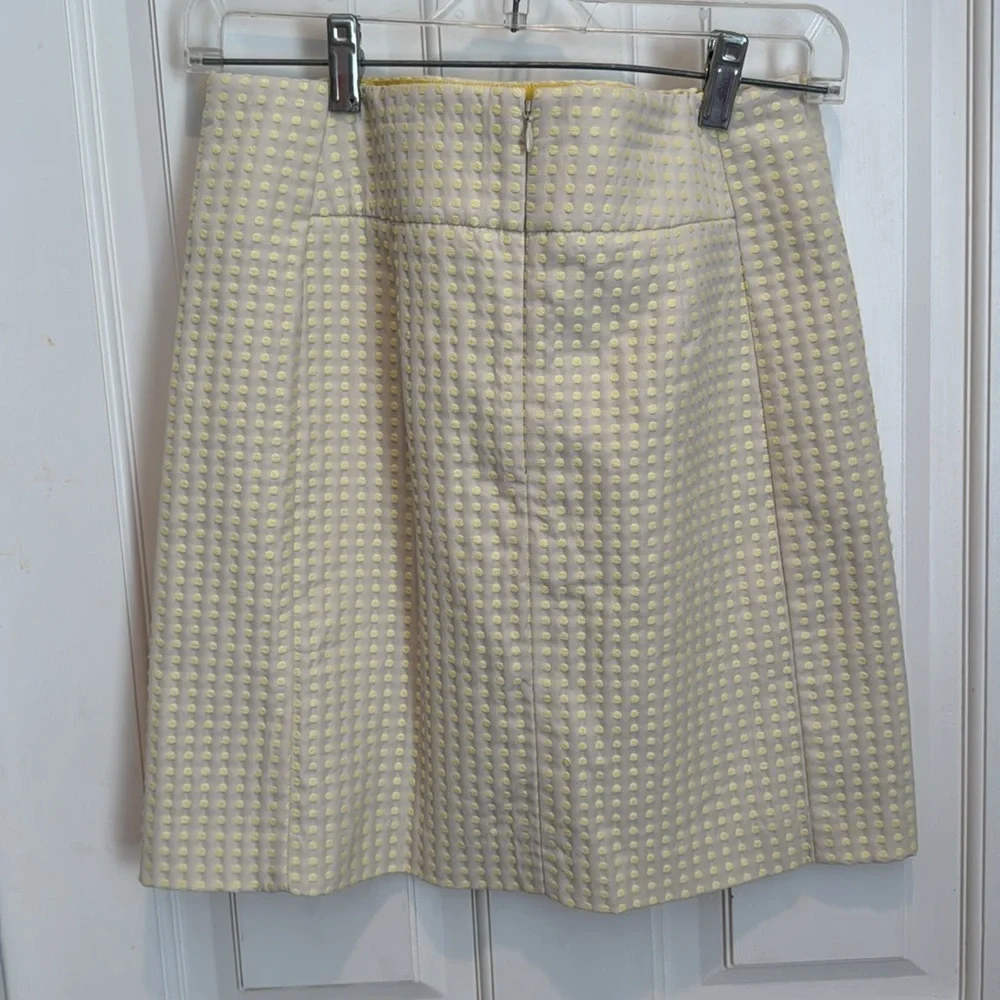 Loft NWOT 🔥sale last chance 🔥cream colored skirt with yellow polkadots